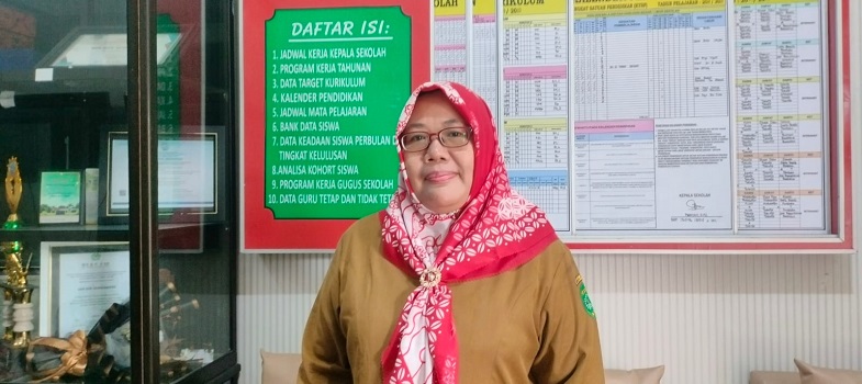 Bagian Kesiswaan SD Negeri 028 Tenggarong, Siti Khoiriyah.