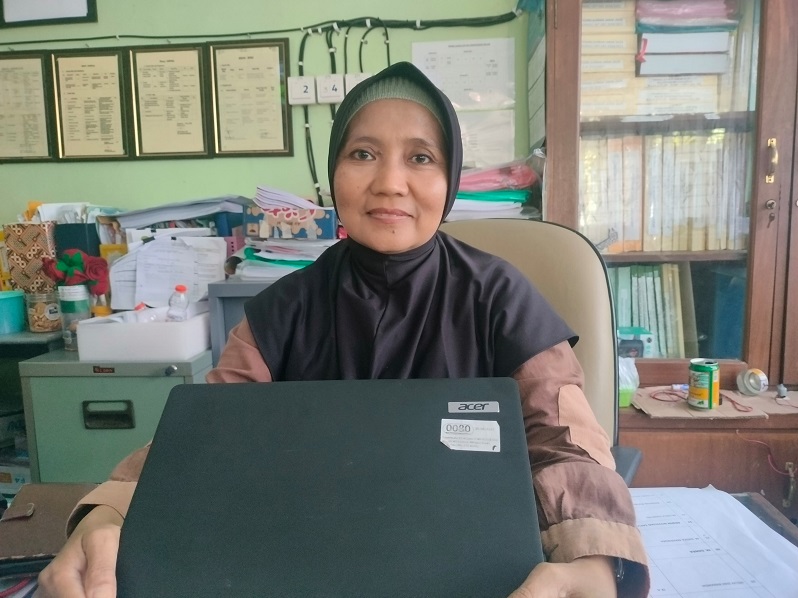 Wakil Kepala Bidang Kurikulum SMP Negeri 2 Tenggarong, Nor ‘Afni Herniwati, S.Pd (4)