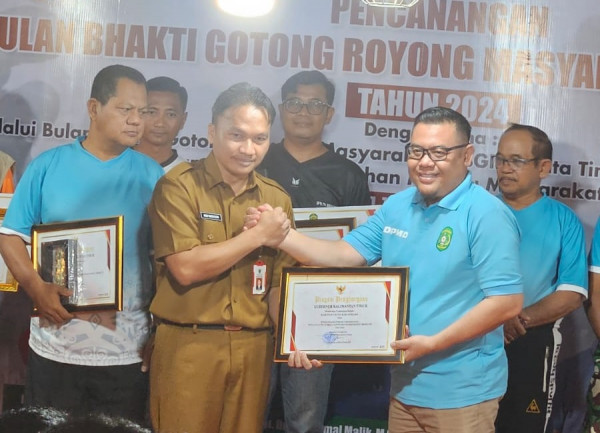 Kadis PMD beserta jajaran saat menghadiri dan meraih penghargaan Penyelenggara Terbaik 1 dan Juara 1 Lomba RT Tingkat Provinsi BBGRM ke-XXI 2024 (istimewa).