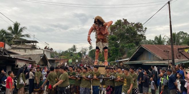 Suasana arak-arakah Ogoh-ogoh.