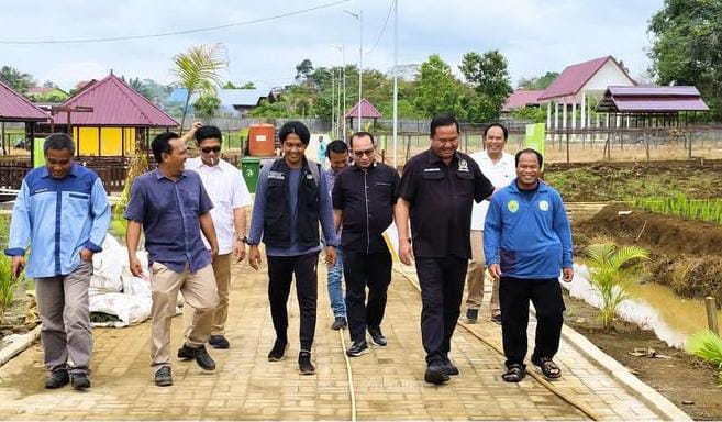 Kunjungan Wakil Ketua DPRD Kaltim pada lokasi Pelaksanaan PEDA KTNA XI di Kubar.