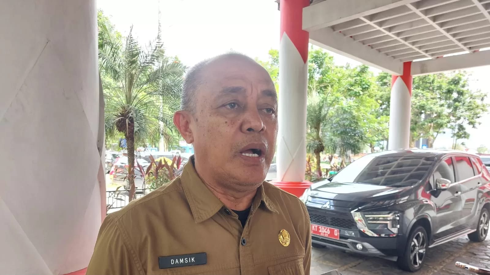 Camat Samboja, Damsik.
