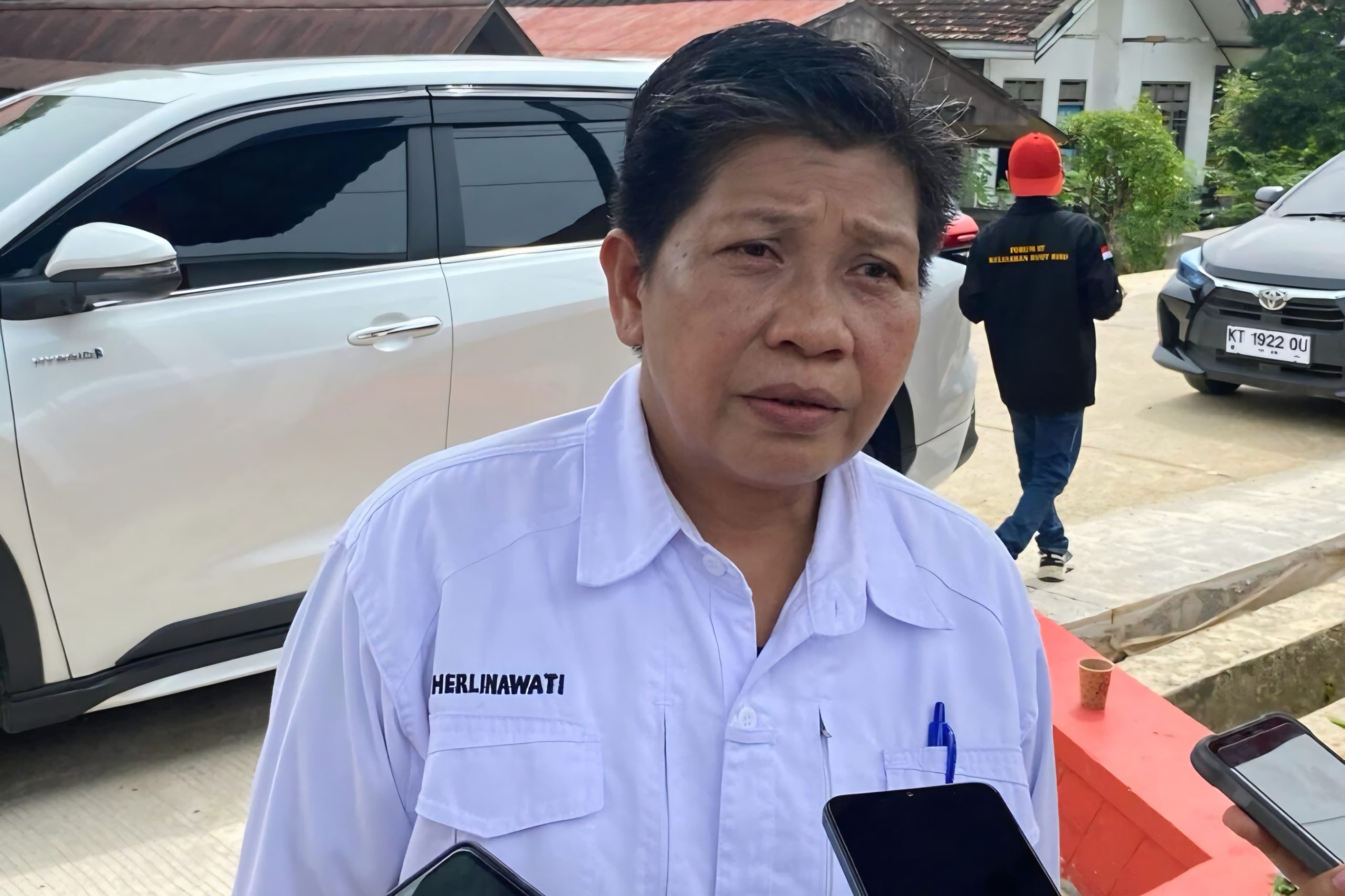 Plt Lurah Bukit Biru, Seri Herlinawati.