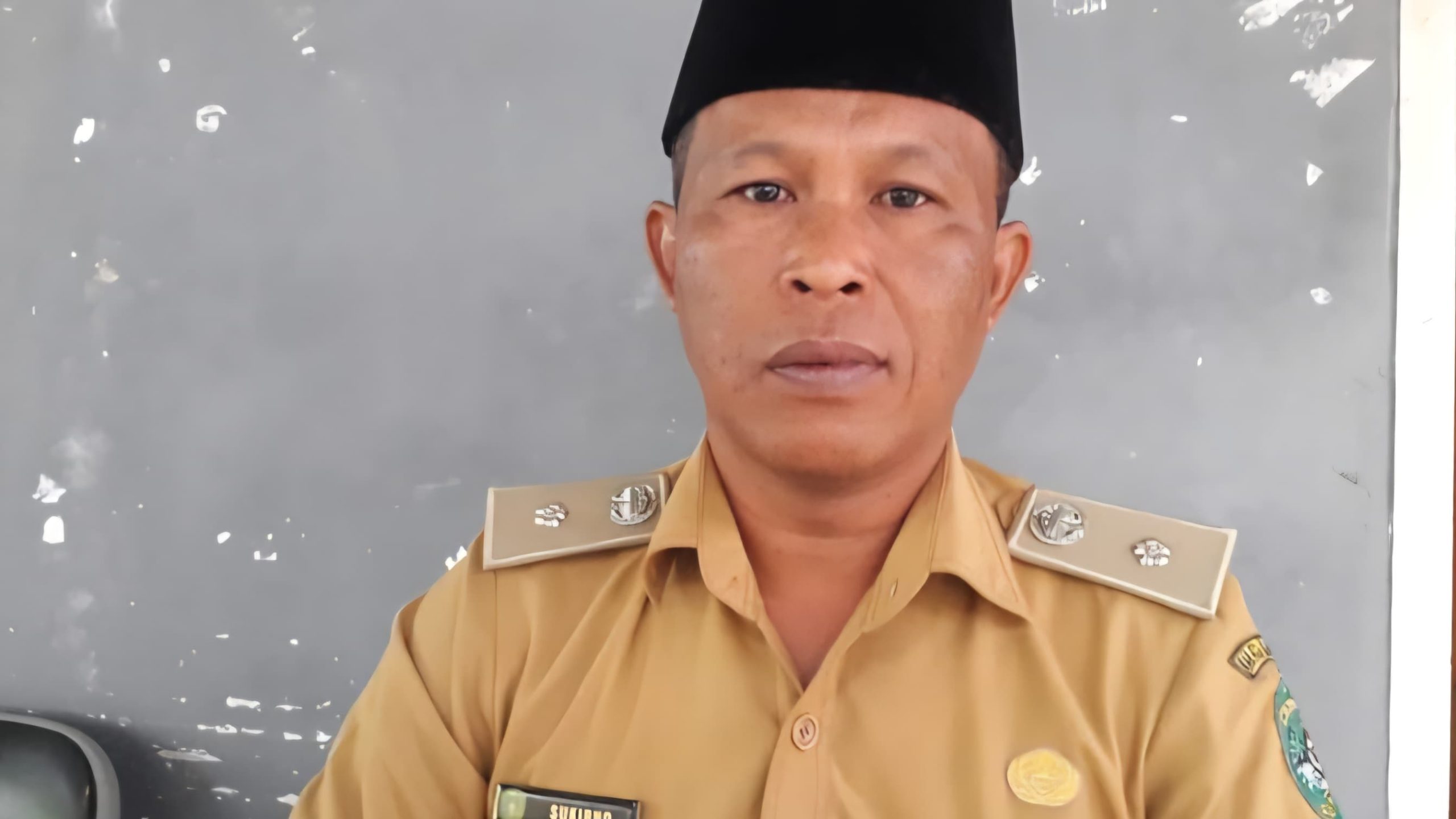 Kepala Desa Loh Sumber, Sukirno.