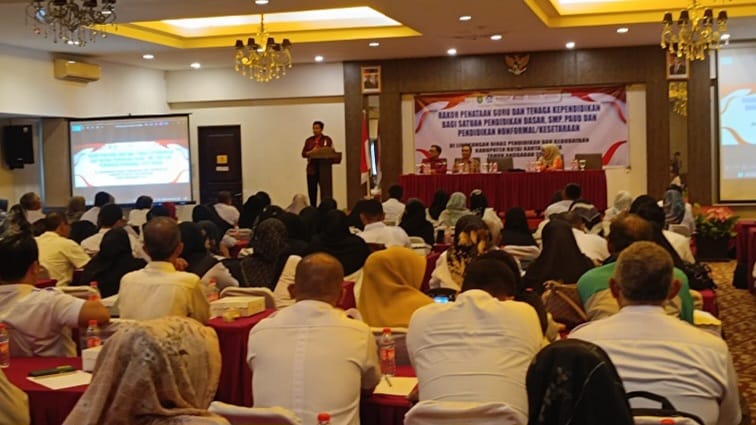 Sambutan Plt. Sekretaris Disdikbud Kukar, Joko Sampurno sekaligus membuka kegiatan.