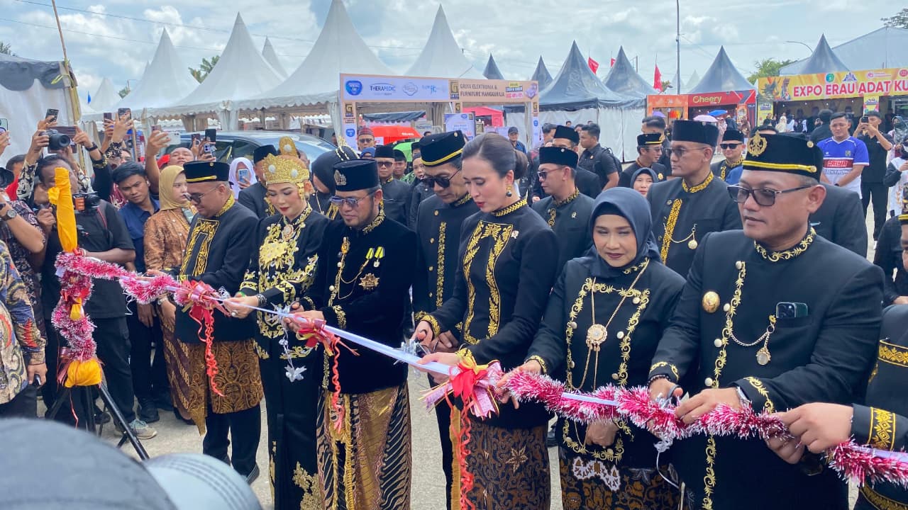 Seremoni Pembukaan Expo Dalam Meriahkan Festival Erau Adat Kesultanan Kutai Kartanegara Ing Martadipura 2025