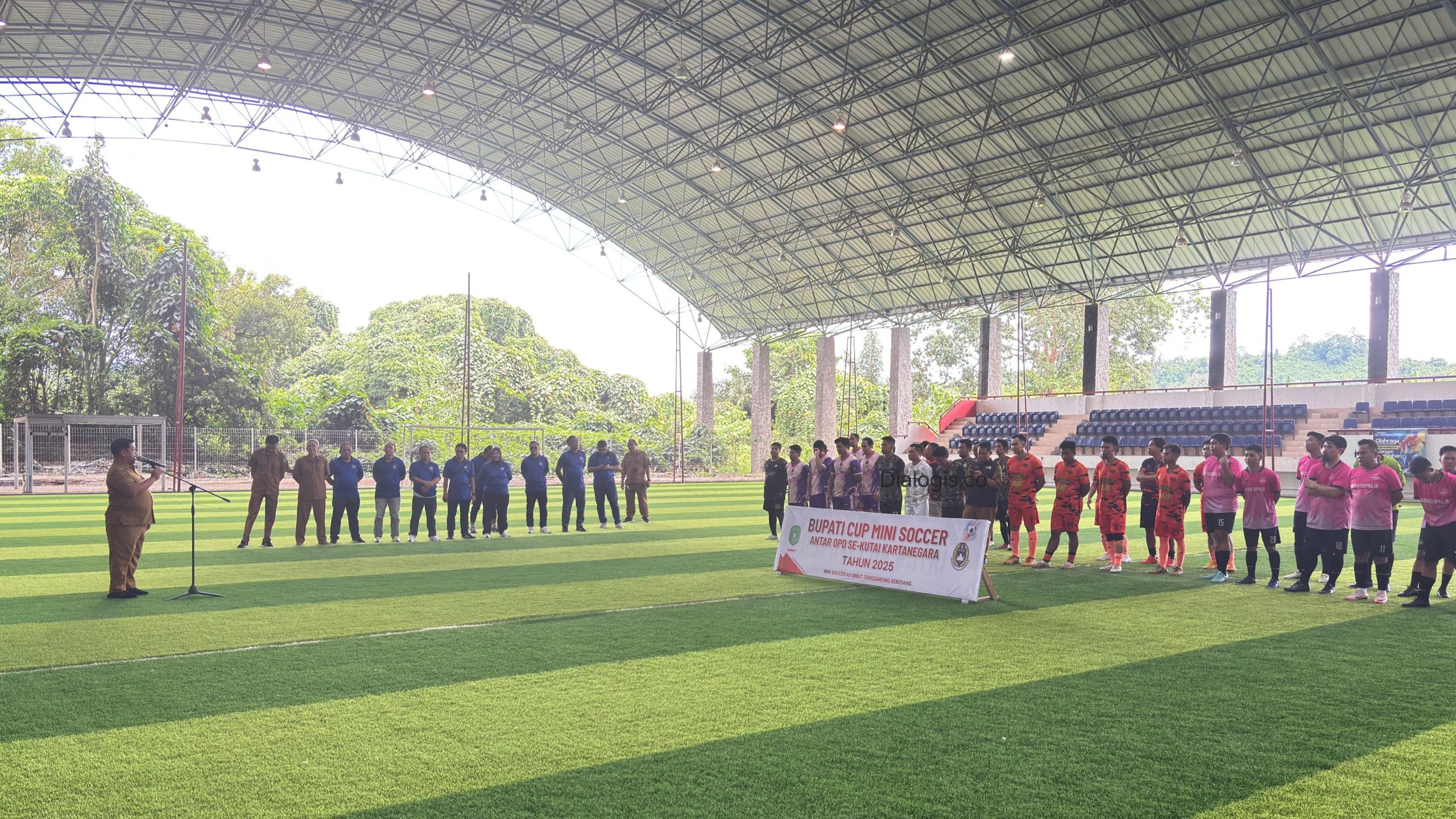 Pembukaan Mini Soccer Bupati Cup antar OPD se-Kukar 2025, pada Senin, (08/12/2025) yang diikuti oleh 31 tim Organisasi Perangkat Daerah (OPD), ditambah dua tim dari Kejaksaan Negeri dan Polres Kukar.
