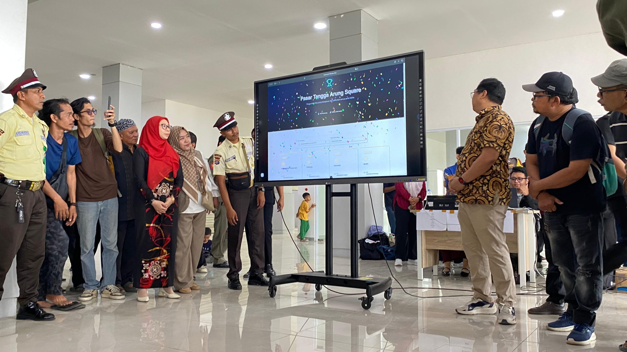 Suasana pengundian petak pedagang di Pasar Tangga Arung, Kamis (18/12/2025).