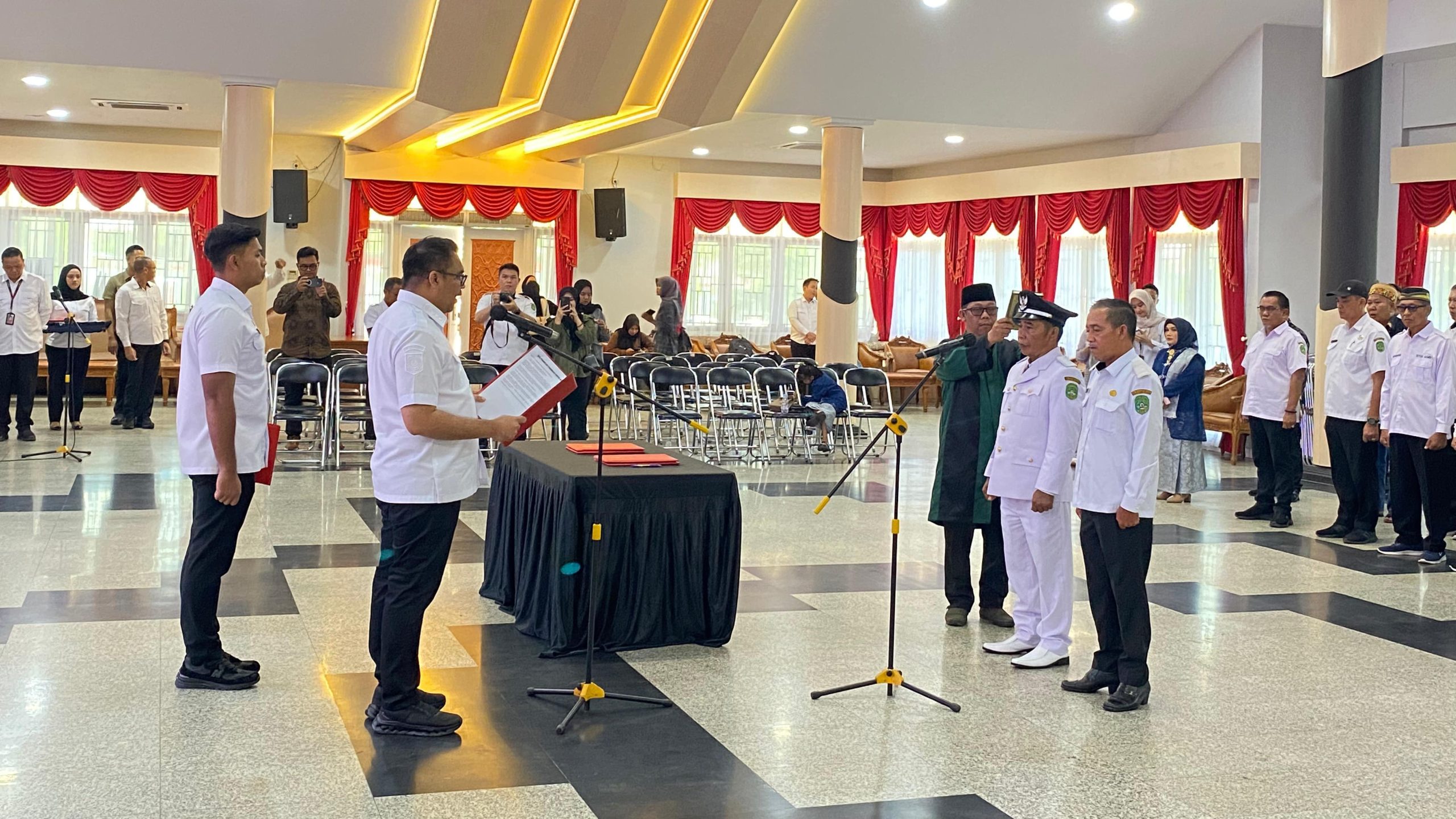 Prosesi Pelantikan Kepala Desa Antar Waktu Long Beleh Modang serta Penjabat (Pj) Kepala Desa Muai.