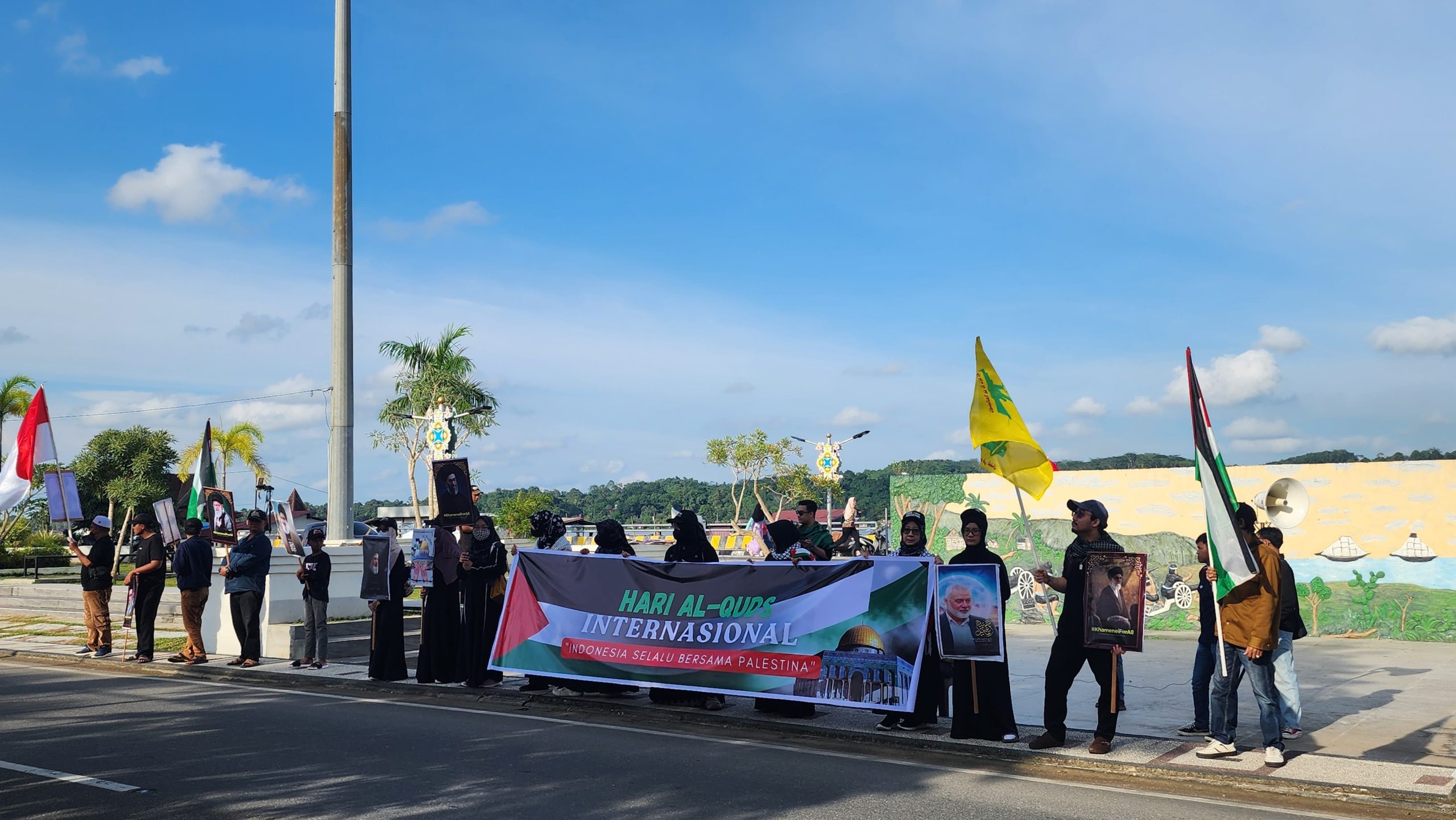 Aksi solidaritas Palestina dalam rangka peringatan Hari Al-Quds yang digelar Yayasan Abu Dzar Al-Ghifari Kutai Kartanegara di Taman Titik Nol, depan Museum Mulawarman, Tenggarong, Jumat (13/03/2026).