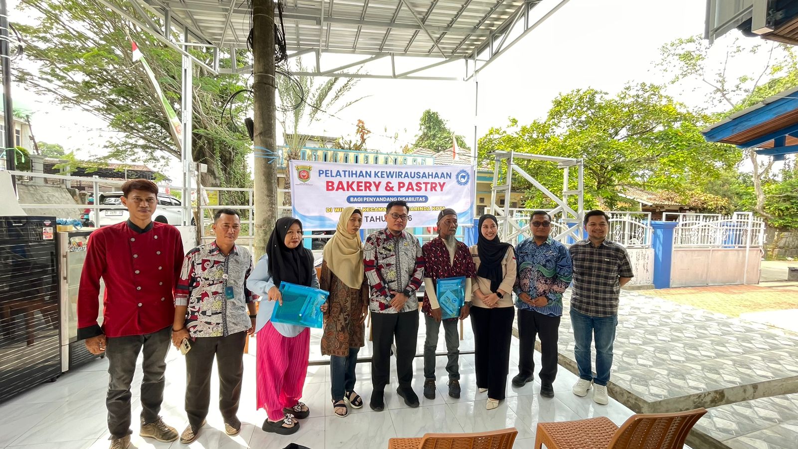 Kegiatan pembukaan Pelatihan Kewirausahaan Bakery dan Pastry bagi penyandang disabilitas dihadiri Kepala Dinas Sosial Kota Samarinda Mochammad Arif Surochman, Direktur Utama Ghanesa Group Bayu Reksa Nugraha, serta perwakilan LPK Ghanesa, Ridha Apriani.