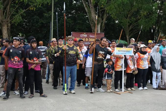 Lomba Menyumpit pada Erau 2025.