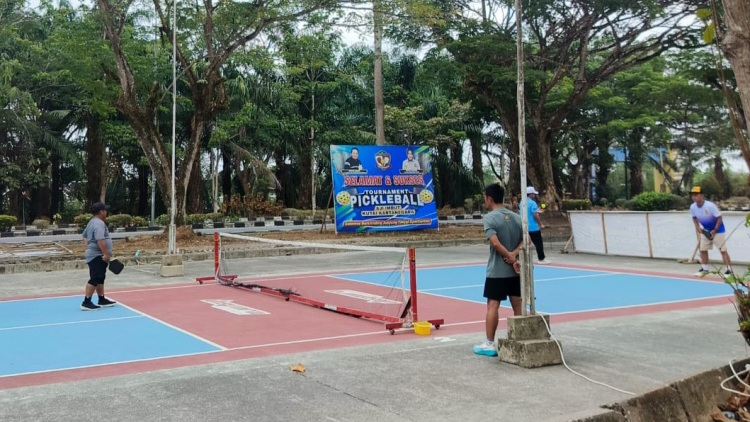 ASN dan PPPK Kukar Bermain Pickleball.