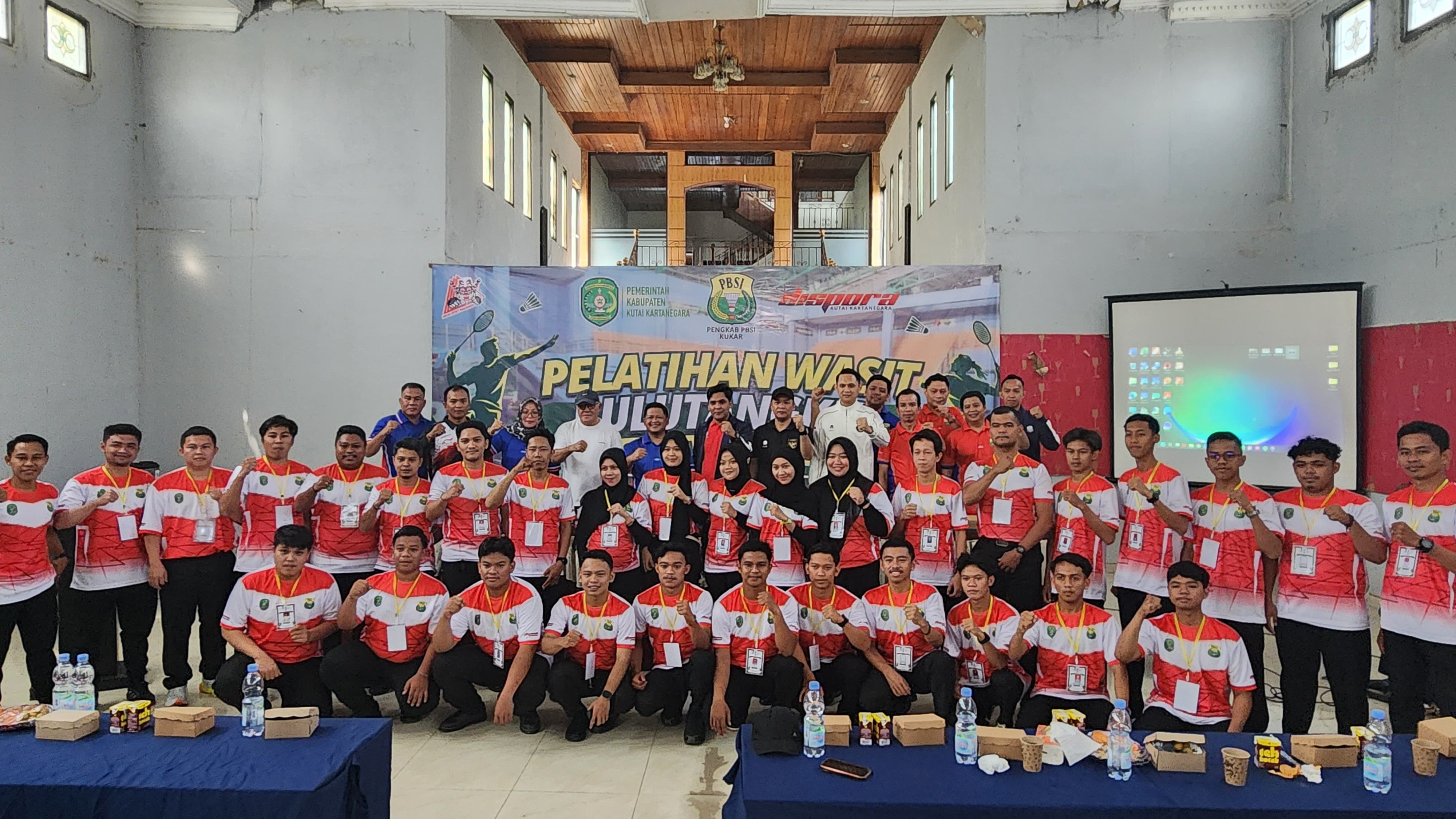 Momen foto bersama saat Pembukaan Pelatihan Wasit Bulutangkis.
